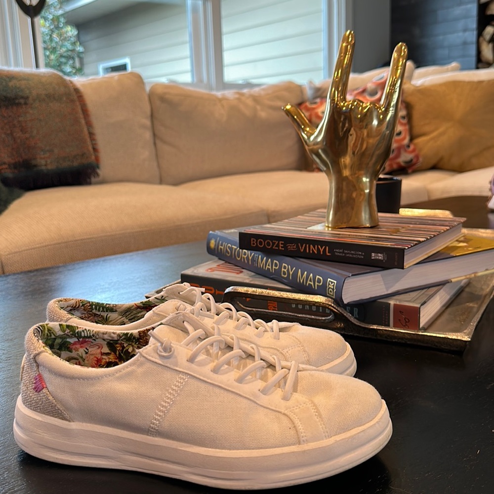 Women’s Hey Dude size 8 like new